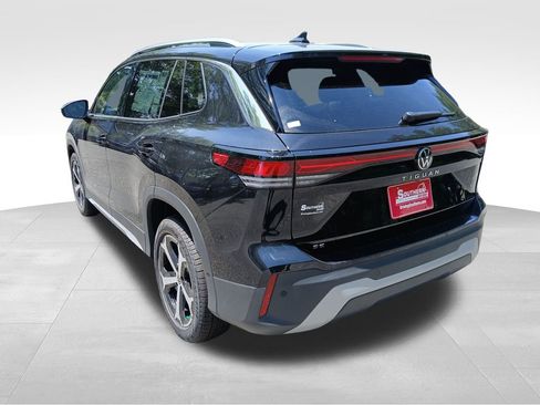 New 2025 Volkswagen Tiguan SE image 3