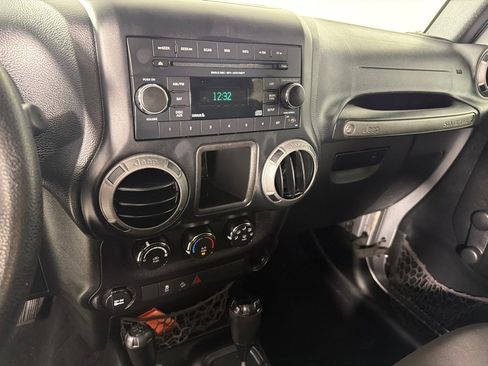 Used 2017 Jeep Wrangler Unlimited Sport AWD/4WD image 15