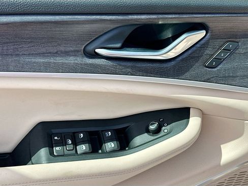 New 2025 Jeep Grand Cherokee L Limited w/ Luxury Tech Group II image 19