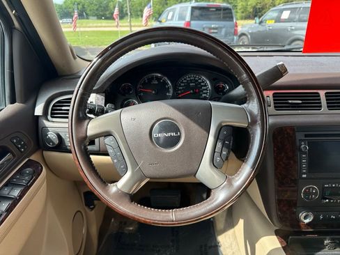 Used 2011 GMC Yukon XL Denali RWD image 21