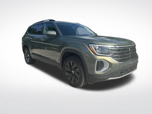 Used 2026 Volkswagen Atlas SE w/ Panoramic Sunroof Package FWD image 2