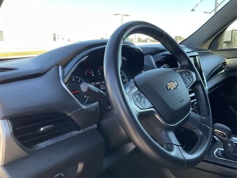 Used 2023 Chevrolet Traverse LT image 10