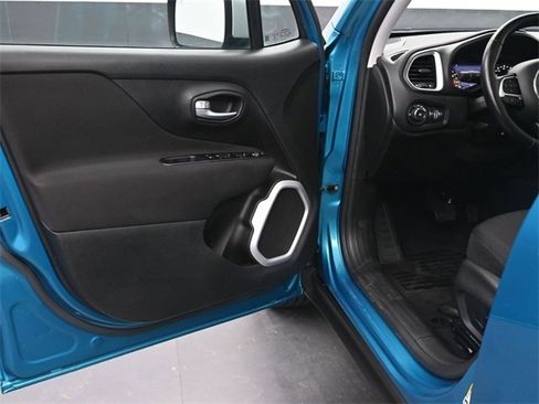 Used 2021 Jeep Renegade Latitude w/ Convenience Group image 16