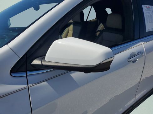 Used 2023 Chevrolet Equinox Premier image 11