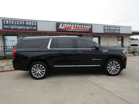 Used 2021 GMC Yukon XL Denali w/ Denali Premium Package AWD/4WD image 5
