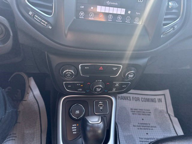 Used 2020 Jeep Compass Latitude w/ Cold Weather Group AWD/4WD image 24