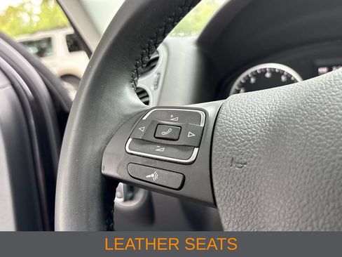 Used 2017 Volkswagen Tiguan SEL AWD/4WD image 9