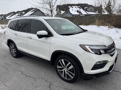 Used 2017 Honda Pilot Touring image 4