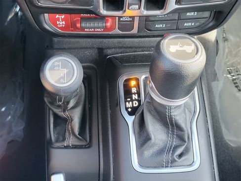 Used 2024 Jeep Wrangler Willys image 22