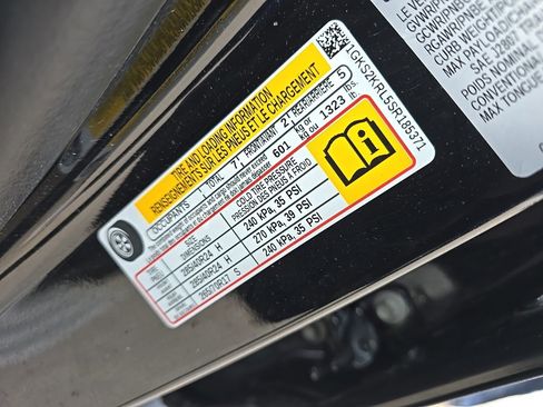 Used 2025 GMC Yukon XL Denali Ultimate image 11