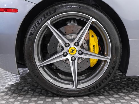 Used 2013 Ferrari 458 Spider RWD image 54
