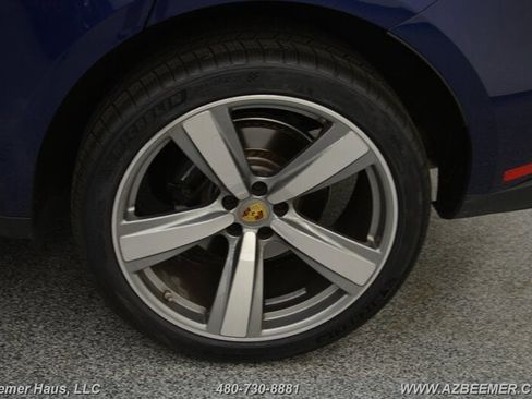 Used 2023 Porsche Macan image 45