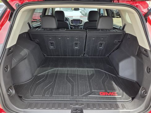 Used 2024 GMC Terrain Denali w/ Denali Premium Package AWD/4WD image 9