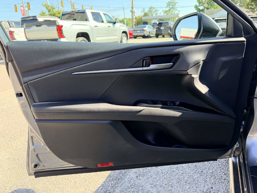 Certified 2025 Toyota Camry SE FWD image 17