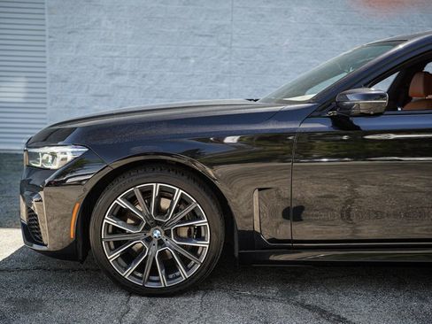 Used 2022 BMW 740i w/ M Sport Package image 11