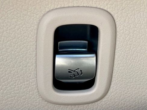 Certified 2023 Mercedes-Benz C 300 4MATIC Sedan image 31