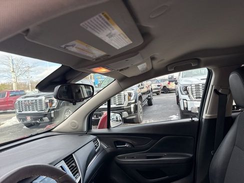 Used 2022 Buick Encore Preferred w/ Safety Package image 12