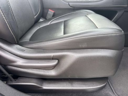 Used 2023 GMC Acadia SLT image 13