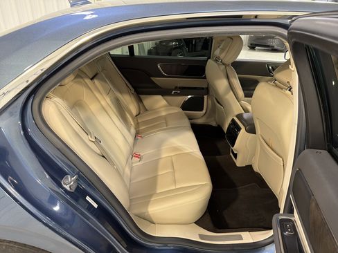Used 2020 Lincoln Continental w/ Convenience Package image 12