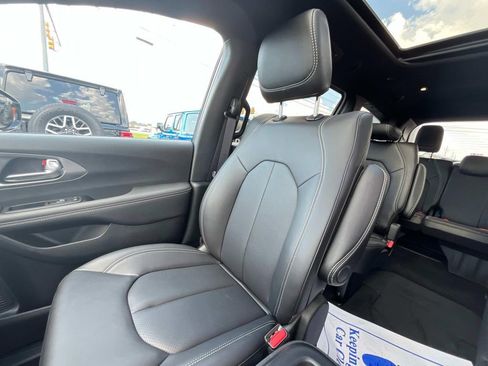New 2026 Chrysler Pacifica Select image 28