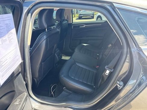 Used 2017 Ford Fusion SE w/ Fusion SE Technology Package FWD image 10