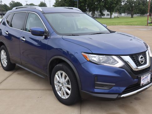 Used 2017 Nissan Rogue SV AWD/4WD image 3
