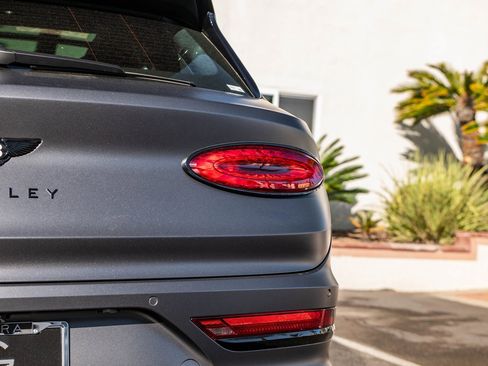 Used 2025 Bentley Bentayga S Black Edition image 42