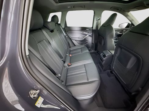 Used 2025 Audi Q6 e-tron Premium Plus image 25