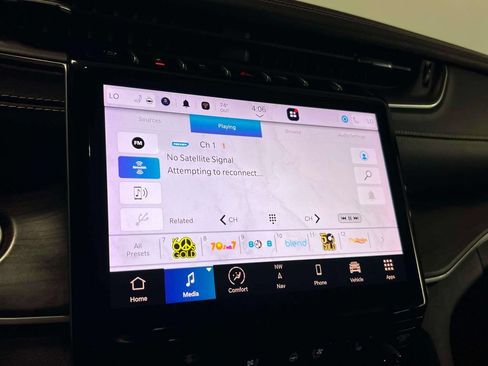 Used 2023 Jeep Grand Cherokee Limited w/ Luxury Tech Group II AWD/4WD image 29