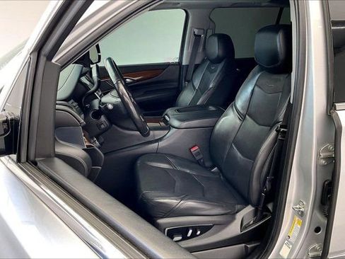 Used 2019 Cadillac Escalade ESV Luxury AWD/4WD image 16
