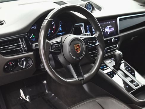 Used 2022 Porsche Macan AWD/4WD image 15
