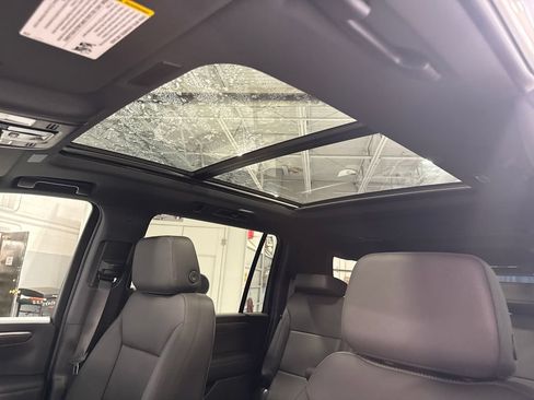 New 2026 Chevrolet Suburban Z71 w/ Comfort Package AWD/4WD image 3