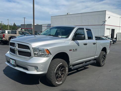Used 2017 RAM 1500 Express w/ Express Value Package AWD/4WD image 1