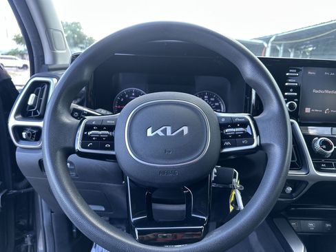 Used 2023 Kia Sorento LX FWD image 11