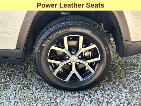 Used 2025 Jeep Grand Cherokee Limited AWD/4WD image 9