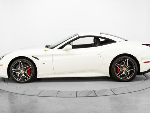 Certified 2016 Ferrari California T image 12