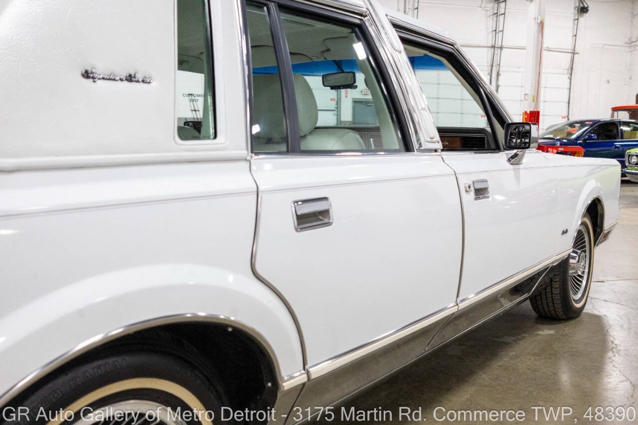 Used 1989 Lincoln Town Car Signature RWD image 23