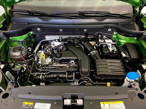 New 2026 Volkswagen Taos SE image 11