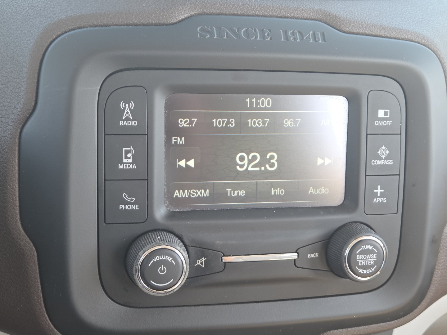 Used 2017 Jeep Renegade Latitude FWD image 28