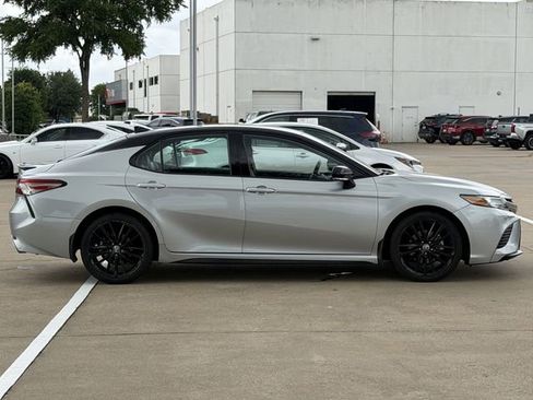 Used 2019 Toyota Camry XSE FWD image 3