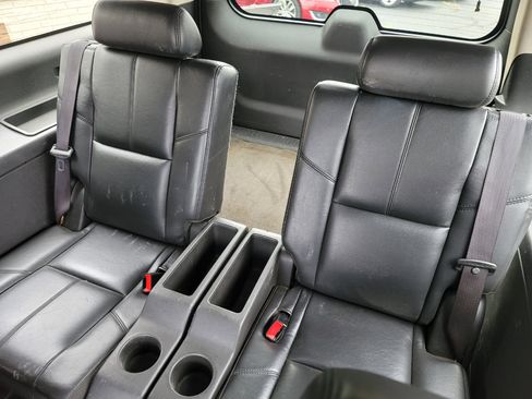 Used 2008 Chevrolet Suburban LTZ w/ LTZ Preferred Equipment Group image 10