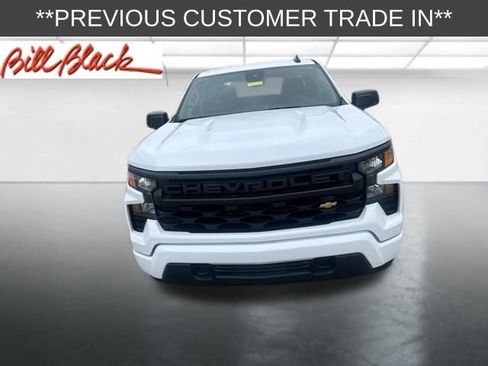 Used 2023 Chevrolet Silverado 1500 Custom image 3