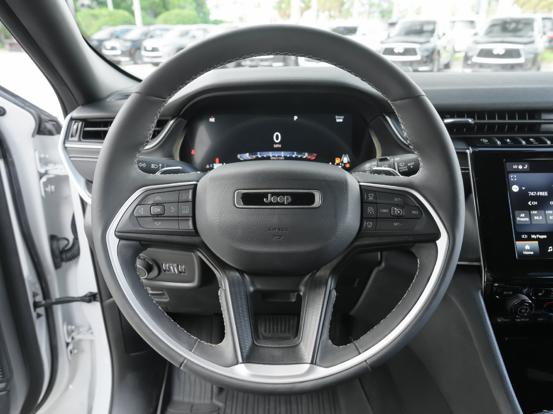 Used 2023 Jeep Grand Cherokee Altitude AWD/4WD image 8
