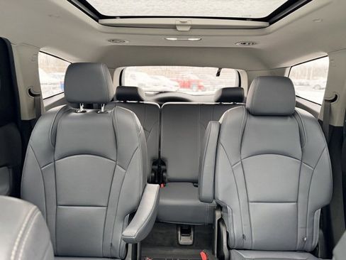 Used 2019 Buick Enclave Essence image 27