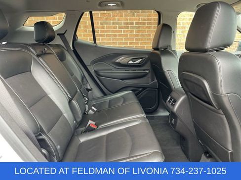 Used 2024 GMC Terrain SLT image 25