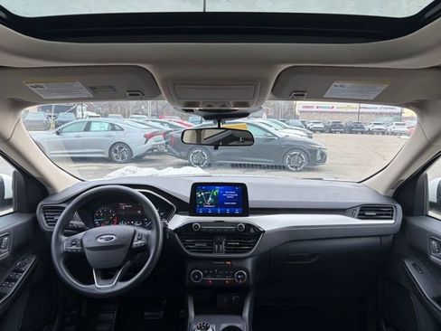 Used 2020 Ford Escape SE image 16