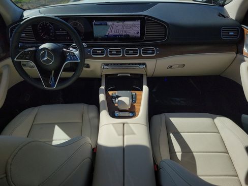 Certified 2026 Mercedes-Benz GLS 450 4MATIC image 18