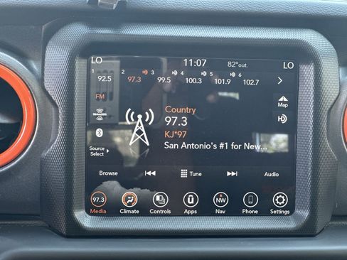 Used 2023 Jeep Gladiator Mojave AWD/4WD image 27