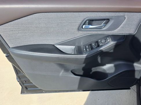 Used 2022 Nissan Rogue SV image 24