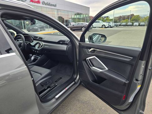 New 2025 Audi Q3 2.0T Premium image 12